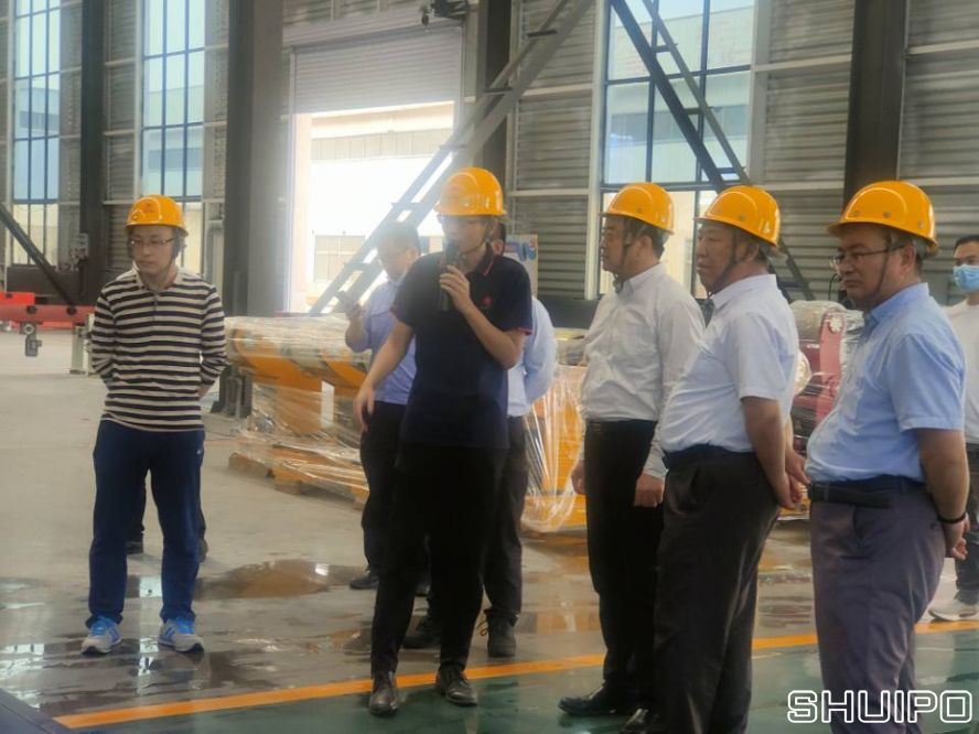 山東省科學(xué)院激光研究所所長賈中青、山東省機(jī)械設(shè)計(jì)研究院院長林江海帶領(lǐng)激光、高端裝備領(lǐng)域?qū)＜乙恍?人到水泊焊割實(shí)地調(diào)研2